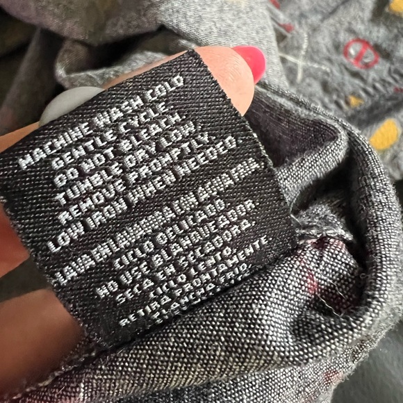 Marvel Deadpool Taco Party Woven Men’s Grey Button-Up - Size M EUC - Picture 10 of 11